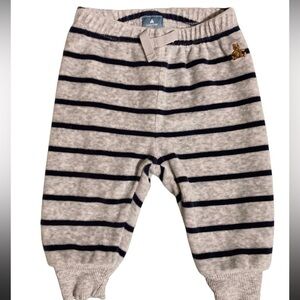 🐻Baby Gap Fleece Sweatpants 
Size:3-6 months
Color : Grey , Navy